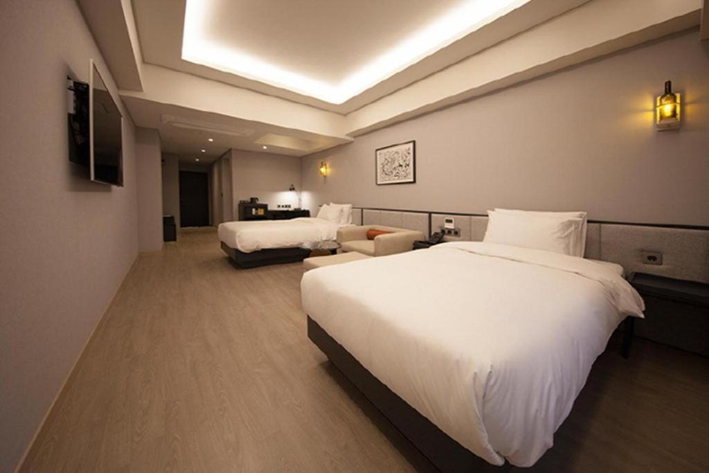 Hound Hotel Yeonsan Busan Exterior photo
