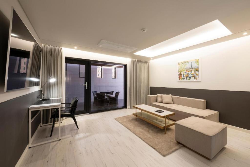 Hound Hotel Yeonsan Busan Exterior photo