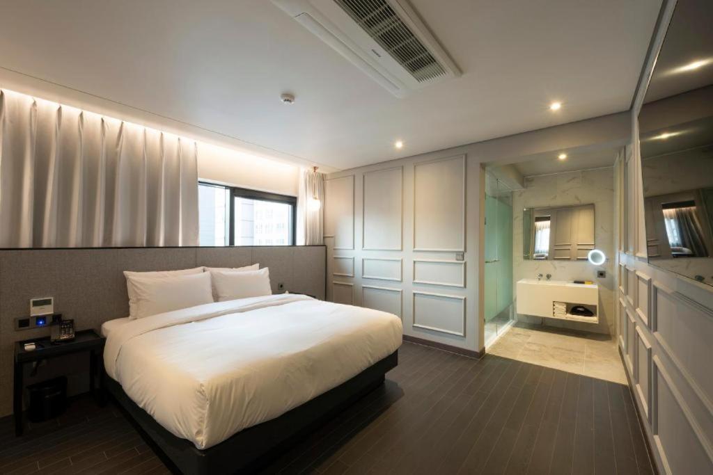 Hound Hotel Yeonsan Busan Exterior photo