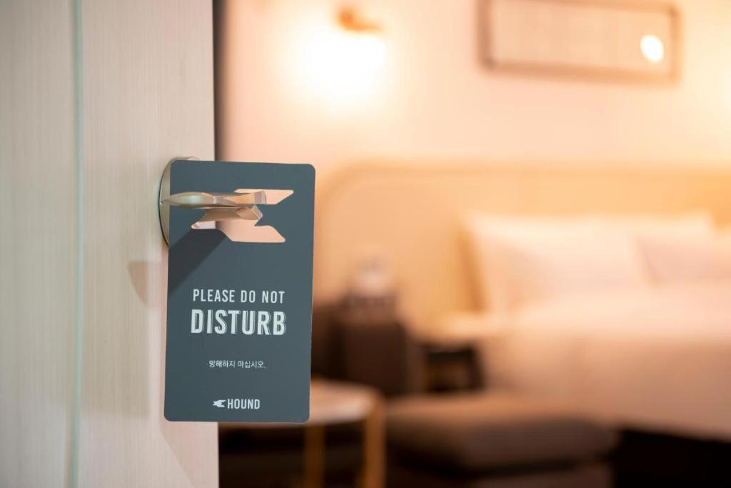Hound Hotel Yeonsan Busan Exterior photo