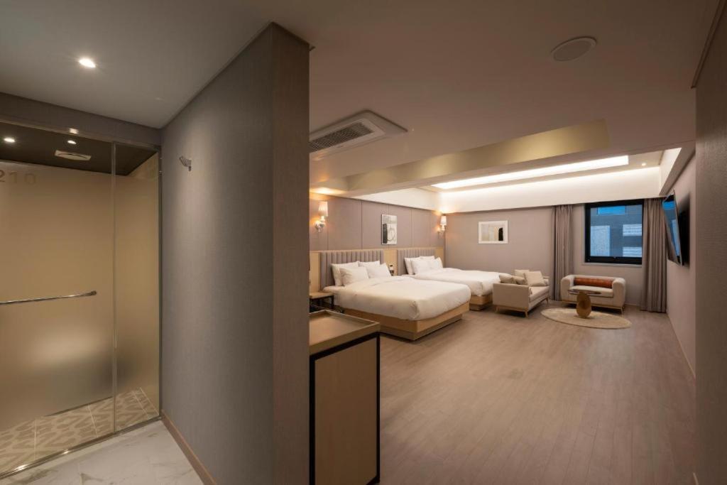 Hound Hotel Yeonsan Busan Exterior photo
