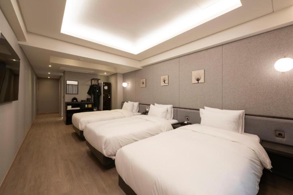 Hound Hotel Yeonsan Busan Exterior photo