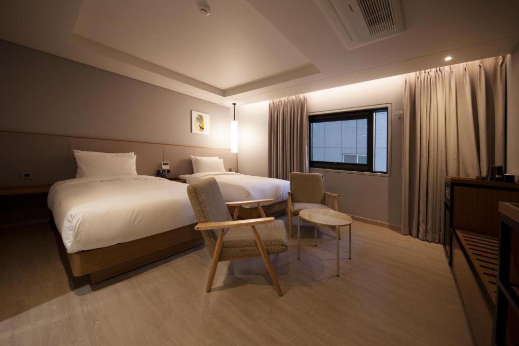 Hound Hotel Yeonsan Busan Exterior photo