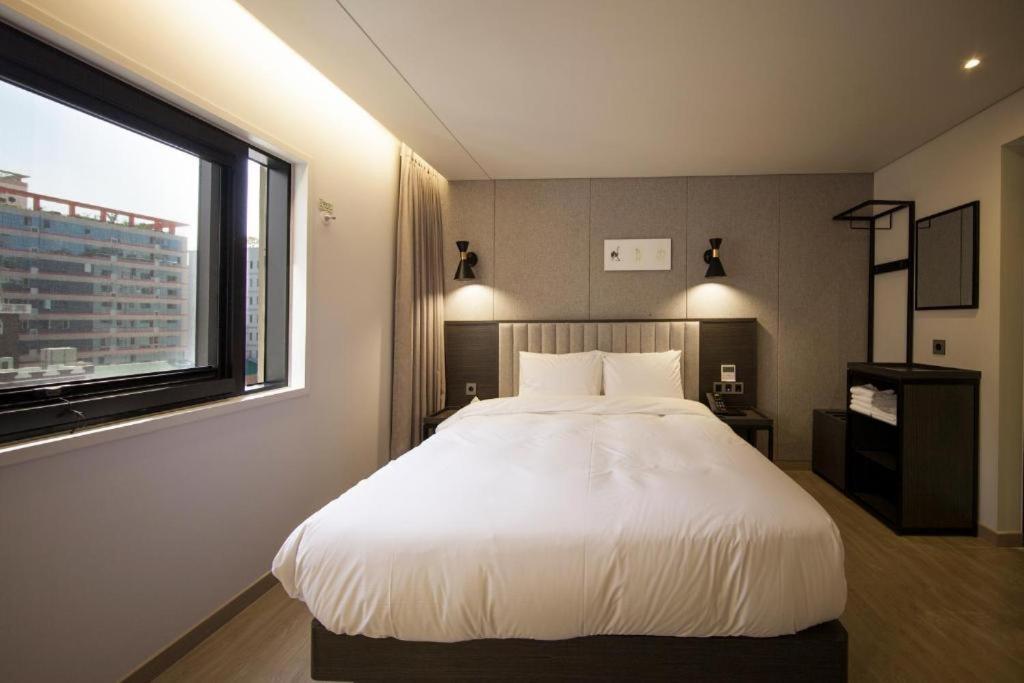 Hound Hotel Yeonsan Busan Exterior photo